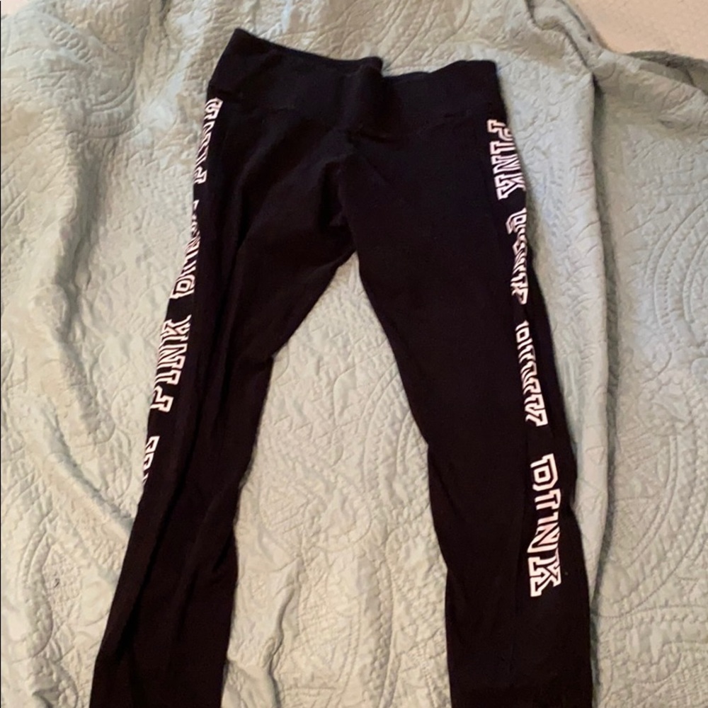 Repeated PINK leggings